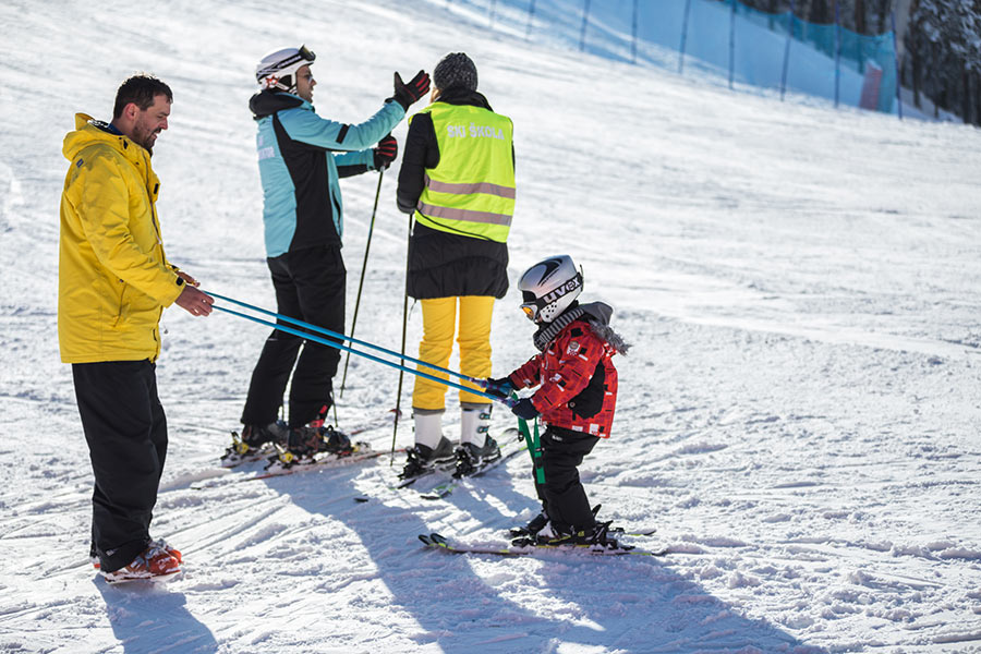 Tokom vikenda ski škola na stazi Crni vrh
